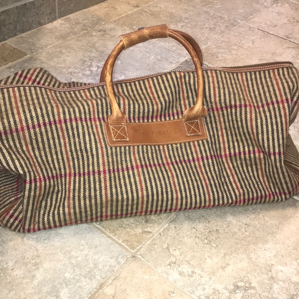 1980’s Vintage perry Ellis duffel bag